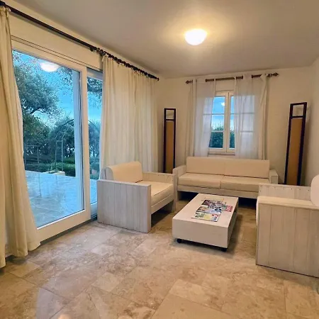 Royal Domain, Bnbrickeys * マントン