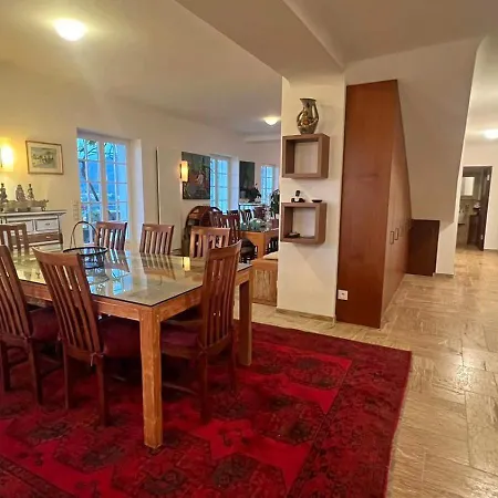 Royal Domain, Bnbrickeys Apartmán