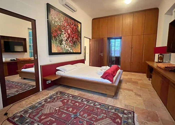 Royal Domain, Bnbrickeys Apartment