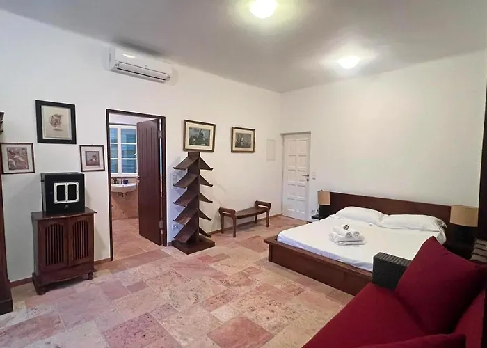 Royal Domain, Bnbrickeys * Mentone