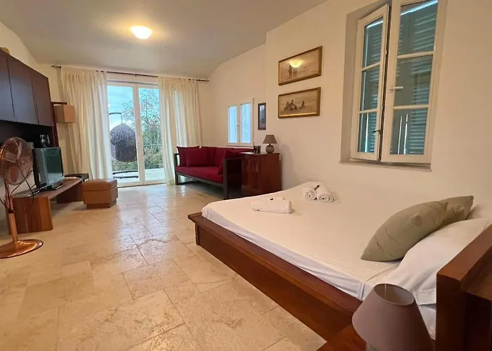 Royal Domain, Bnbrickeys Apartment *